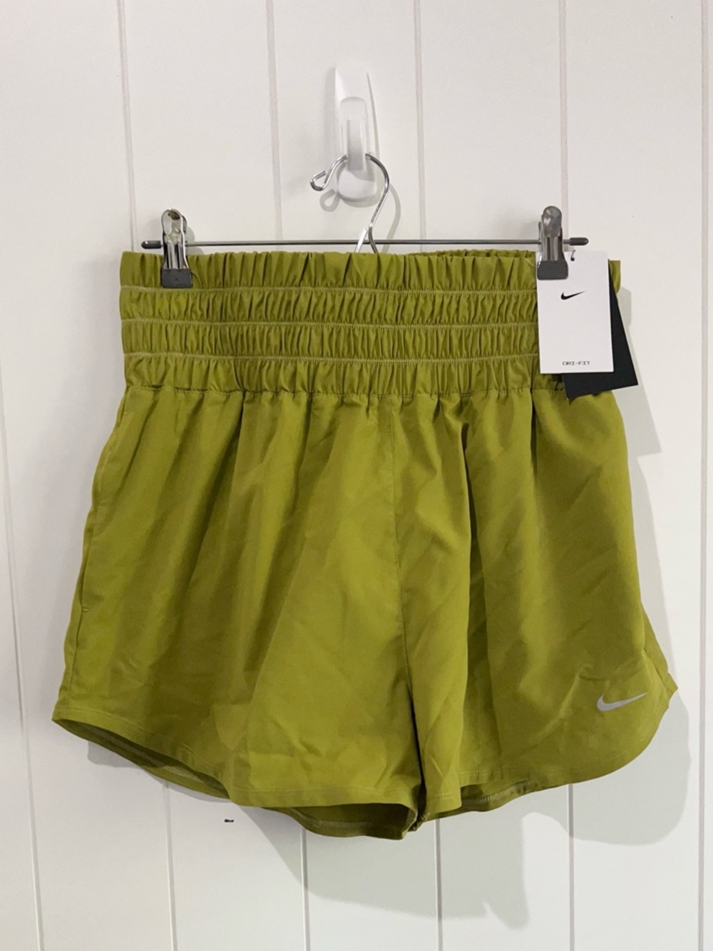 Nike Dri Fit NWT Athletic shorts Training running shorts size Large Green
